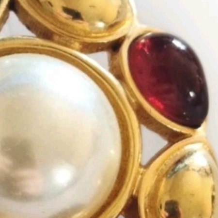 Vintage Broche métal doré cabochons verre.
